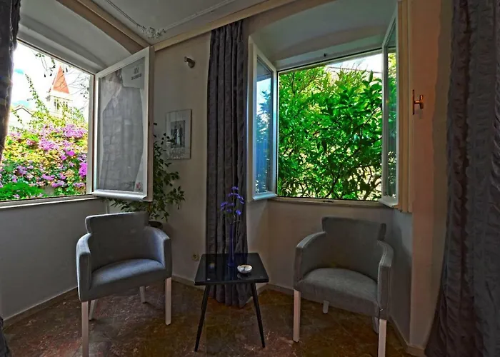 Romantic Gena 特罗吉尔