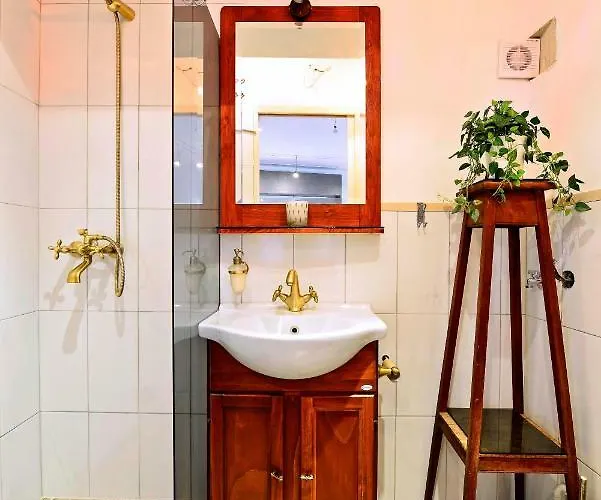 Romantic Gena 特罗吉尔